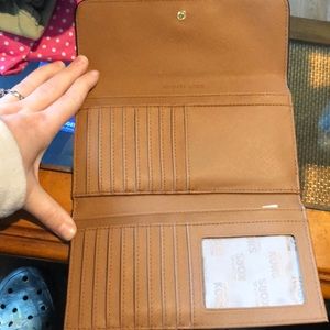 Michael Kors Wallet Barely used!!